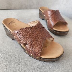 Dansko Women's Tan Woven Sandals